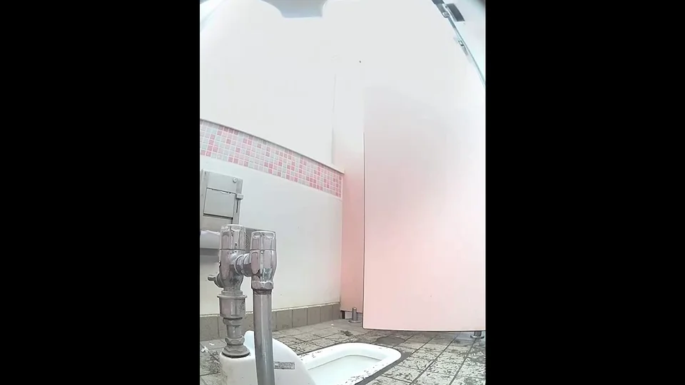 海の和式トイレを撮ってみた２７汚いタンポン紐からの自撮り ポルチオオナニー！？かわいい女の子が豹変！