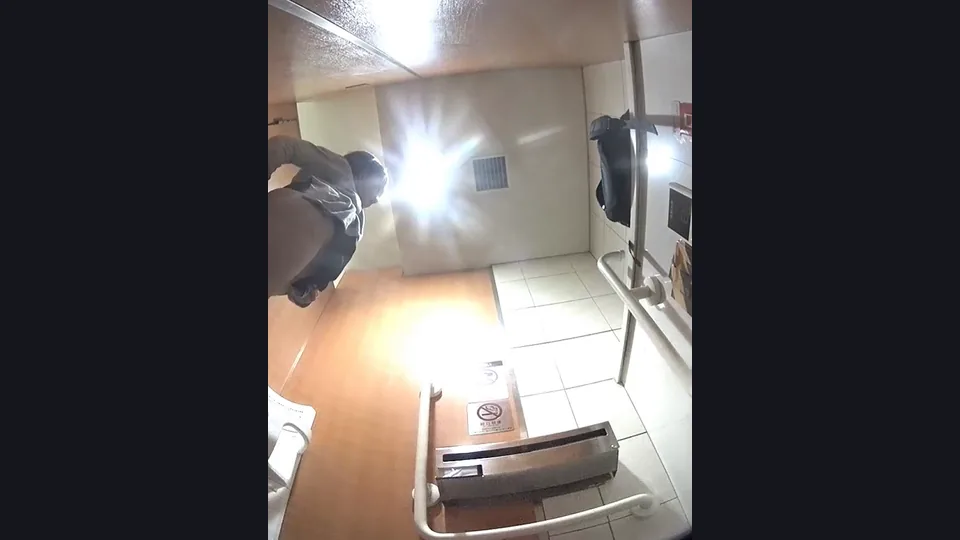 ビチビチネチネチネチブチュブチュ！ブシュッブシュッ！２カメラ未流出トイレう〇こ５人