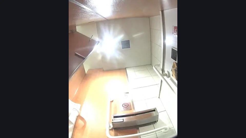 ビチビチネチネチネチブチュブチュ！ブシュッブシュッ！２カメラ未流出トイレう〇こ５人
