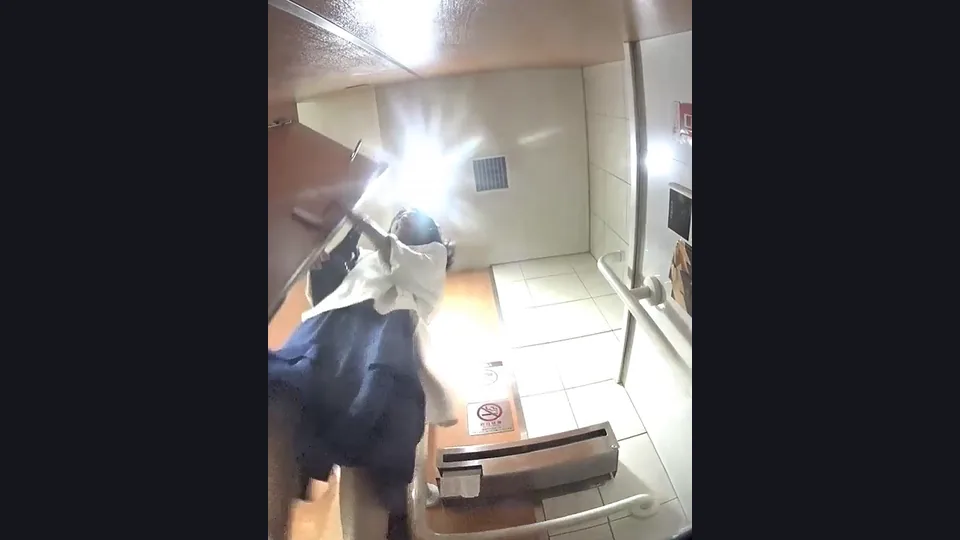 ビチビチネチネチネチブチュブチュ！ブシュッブシュッ！２カメラ未流出トイレう〇こ５人