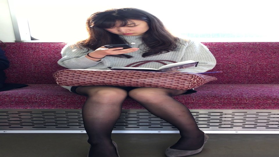 【顔出】禁断の瞬間56☆電車で見つけたミニスカ美人さん！Pを披露する露出狂度合いに大興奮^ ^, 一本道 100314_895 川井まゆ 「まゆちゃんの部屋へおじゃましまぁ～す」, パンティライン