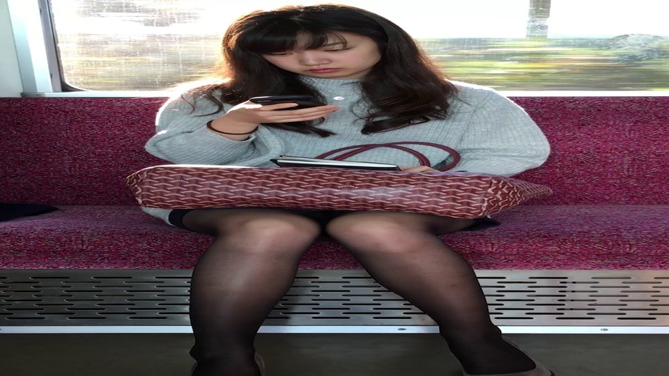 【顔出】禁断の瞬間56☆電車で見つけたミニスカ美人さん！Pを披露する露出狂度合いに大興奮^ ^, 一本道 100314_895 川井まゆ 「まゆちゃんの部屋へおじゃましまぁ～す」, パンティライン