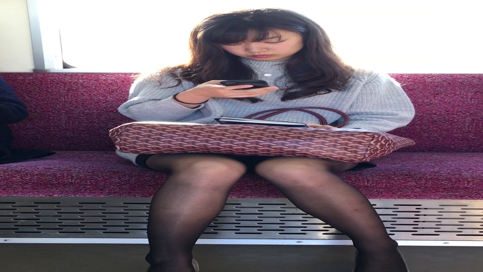 【顔出】禁断の瞬間56☆電車で見つけたミニスカ美人さん！Pを披露する露出狂度合いに大興奮^ ^, 一本道 100314_895 川井まゆ 「まゆちゃんの部屋へおじゃましまぁ～す」, パンティライン