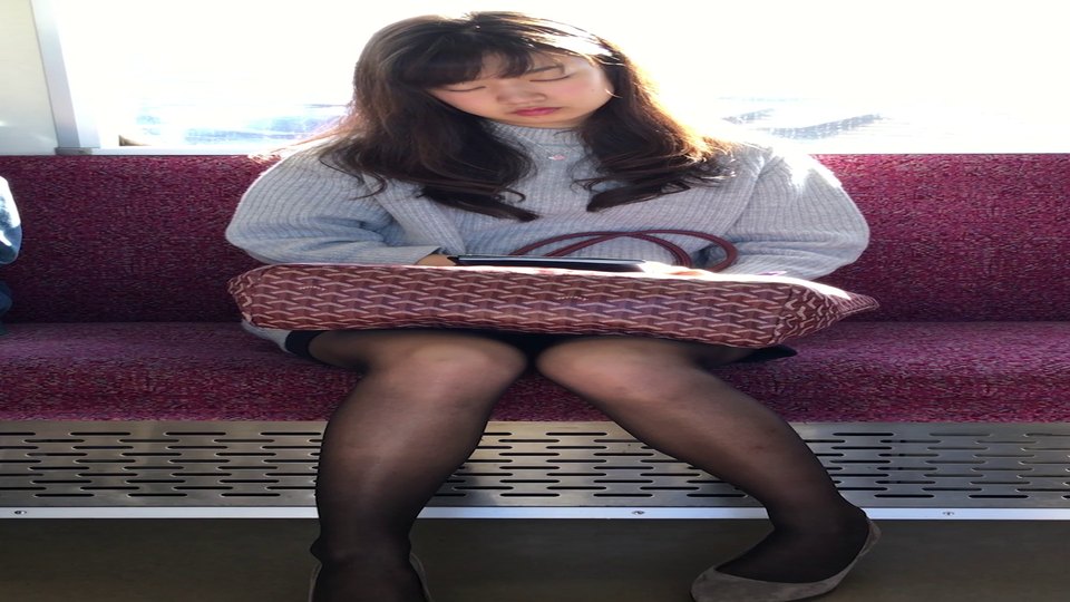 【顔出】禁断の瞬間56☆電車で見つけたミニスカ美人さん！Pを披露する露出狂度合いに大興奮^ ^, 一本道 100314_895 川井まゆ 「まゆちゃんの部屋へおじゃましまぁ～す」, パンティライン
