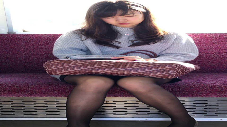 【顔出】禁断の瞬間56☆電車で見つけたミニスカ美人さん！Pを披露する露出狂度合いに大興奮^ ^, 一本道 100314_895 川井まゆ 「まゆちゃんの部屋へおじゃましまぁ～す」, パンティライン