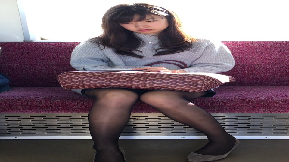 【顔出】禁断の瞬間56☆電車で見つけたミニスカ美人さん！Pを披露する露出狂度合いに大興奮^ ^, 一本道 100314_895 川井まゆ 「まゆちゃんの部屋へおじゃましまぁ～す」, パンティライン