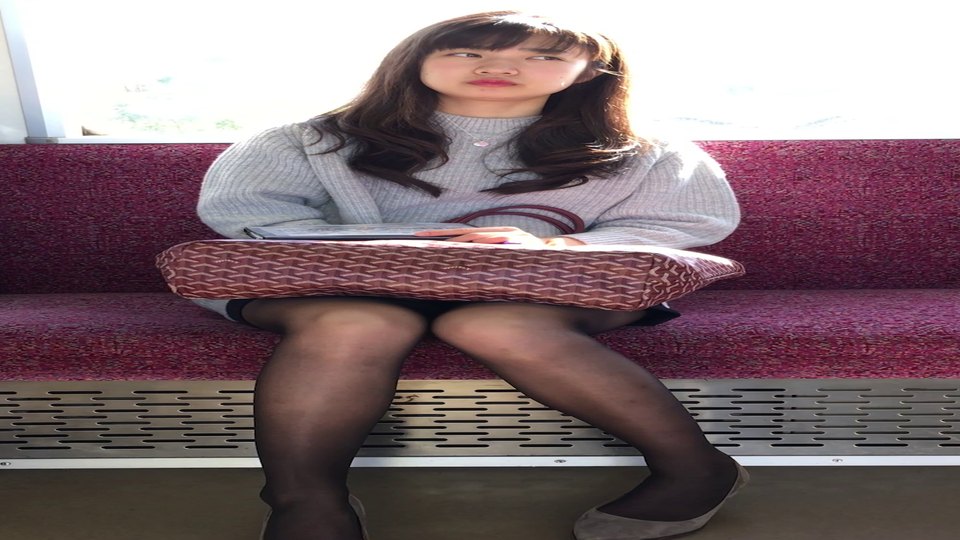 【顔出】禁断の瞬間56☆電車で見つけたミニスカ美人さん！Pを披露する露出狂度合いに大興奮^ ^, 一本道 100314_895 川井まゆ 「まゆちゃんの部屋へおじゃましまぁ～す」, パンティライン