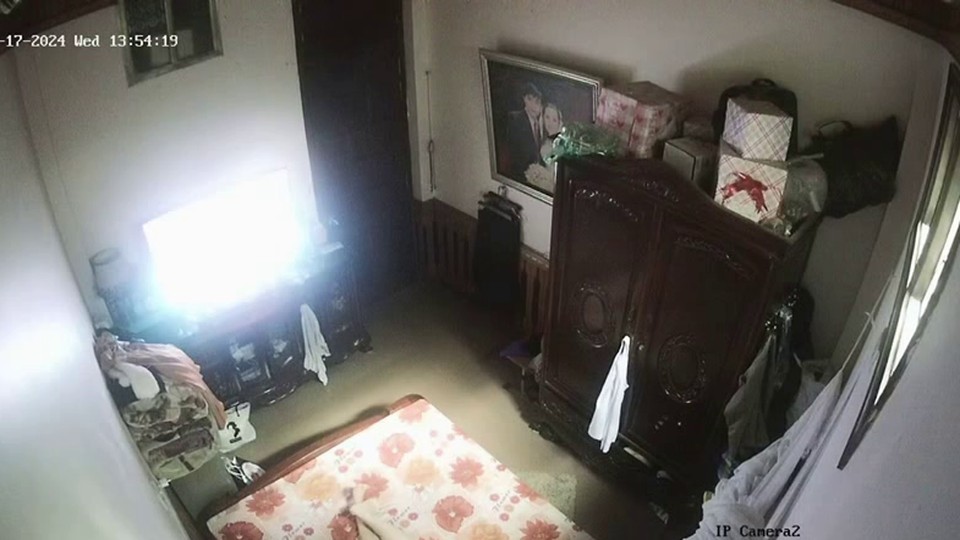 ❤️[ひび割れたカメラ] カップルがキッチンでセックスしているところを娘に目撃され、その場で死亡しました。 92V【とある部屋のオリジナルバージョン】