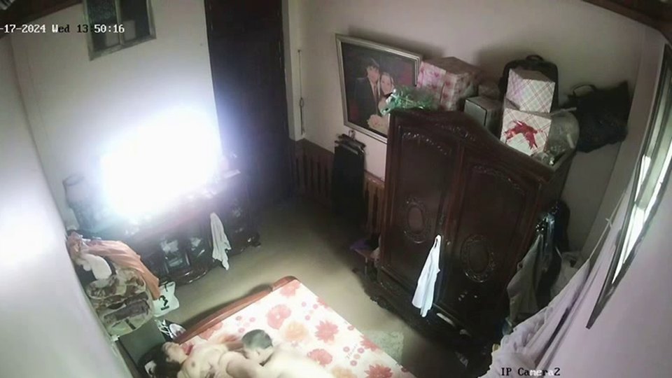 ❤️[ひび割れたカメラ] カップルがキッチンでセックスしているところを娘に目撃され、その場で死亡しました。 92V【とある部屋のオリジナルバージョン】