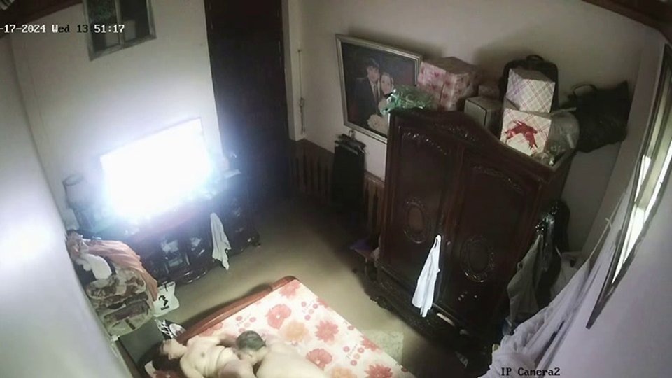 ❤️[ひび割れたカメラ] カップルがキッチンでセックスしているところを娘に目撃され、その場で死亡しました。 92V【とある部屋のオリジナルバージョン】