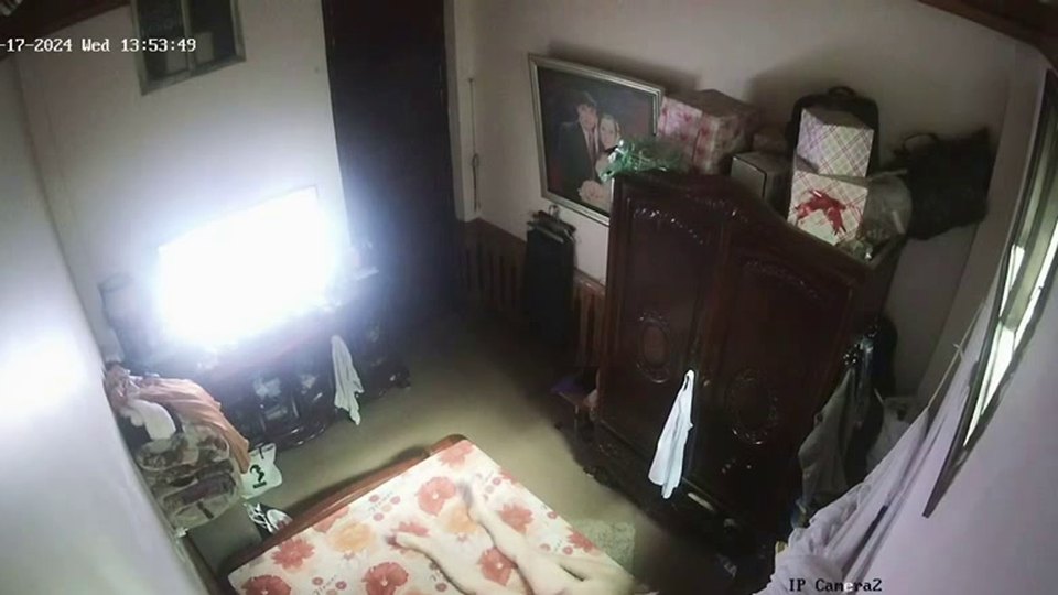 ❤️[ひび割れたカメラ] カップルがキッチンでセックスしているところを娘に目撃され、その場で死亡しました。 92V【とある部屋のオリジナルバージョン】