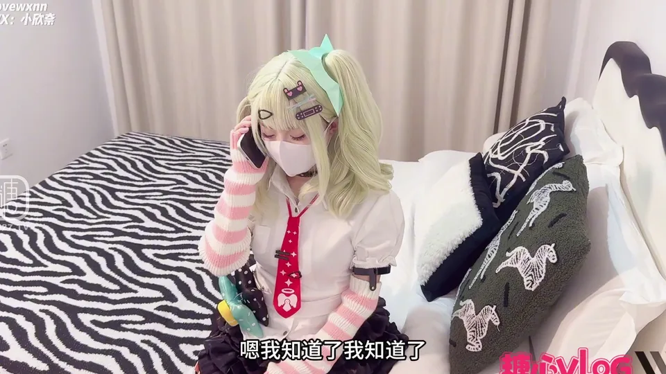 シュガーハートアップのオーナー、千夏のコスプレをした小稲木菜が痴漢に脅されていた。彼女はペニスを強制的に受け入れられ、その後激しく犯されました。彼女はまた、小さなジオジオを使って男性に足コキをしました。彼女の若いマンコには濃厚なザーメンも中出しされました。