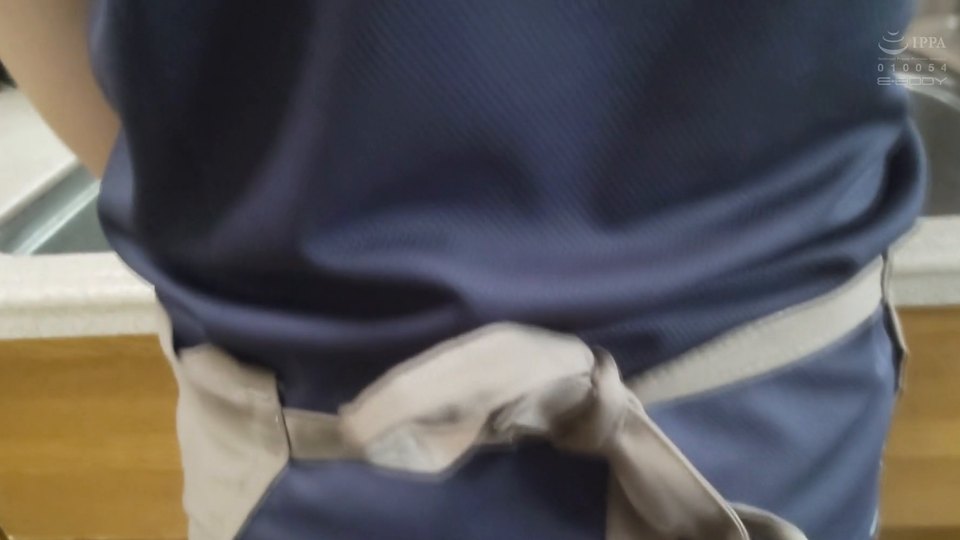 EBWH-363 家事代行サービスの女を【家庭内盗撮】ノーと言えない巨乳女性を犯して中出しキメるまで。 莉々はるか