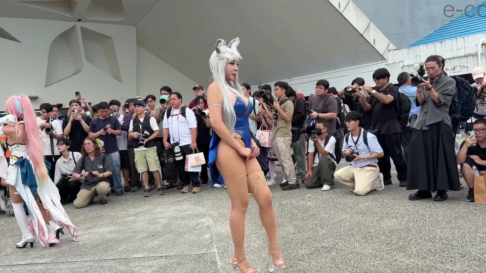 エロボディ、エロポーズでカメコを挑発！コスプレイベントは撮られた者が強者だ！　コスイベ撮影74