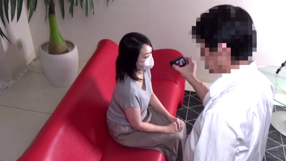 【無・完全素人・生中出し】SNSで知り合った、Gカップ・肉厚びらびらの素敵な奥さまは、