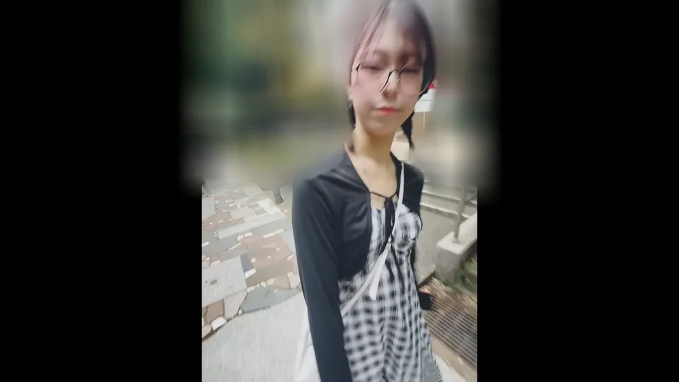 ※人生初中出し♡【レアもの】生意気な18歳メガネ音大生。電マで痙攣絶頂する彼女にダメ