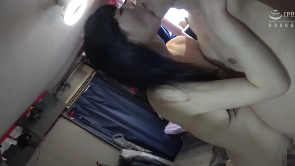 C-2992 自分の部屋に泊まることになった妻の女友達 「人妻和歌子さん（仮名）三十二歳」に当然のように手を出してしまうワタシ（32）