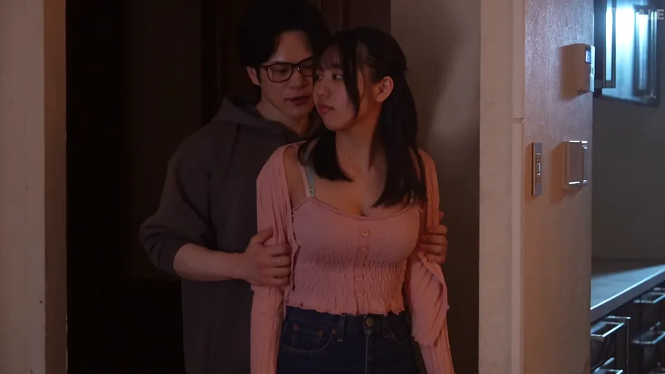 FNS-088 ちょっと前までガキだと思っていた妹がパンチラ誘惑してきたから両親が旅行中に何度もセッ… 浜辺やよい
