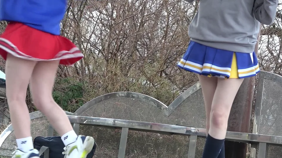 【チアっ子】ダンス練習でおぱんつスッケスケ！プリケツとM字座りで丸見え状態！