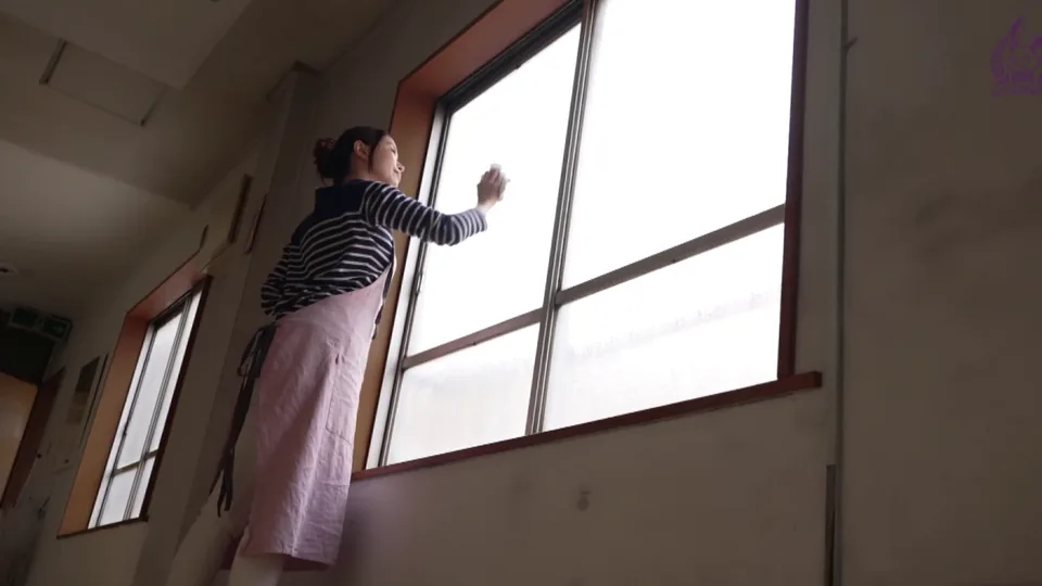HEZ-924 アパートの鍵は開いてます 人妻管理人が夫の留守中に住民と密会を繰り返した話 流川はる香