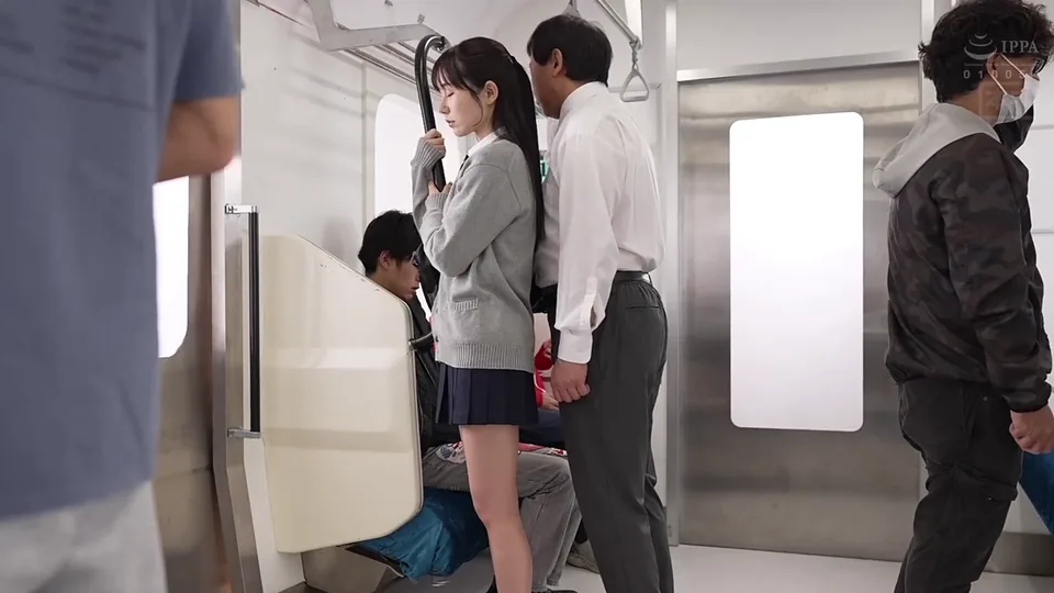 HMN-920 電車通勤中、こっそり痴●中出しさせてくれる教え子の五日市さん 五日市芽依