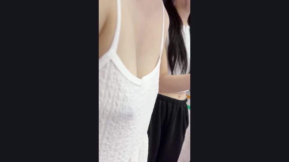【危険】高学年女子の白ワンピの中に入りたい！