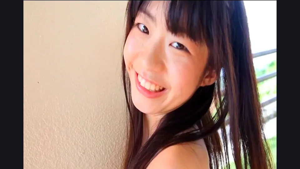 Suzuka Ito 伊東涼々夏 – 涼々夏のしずく沖縄で大胆背面ヌード
