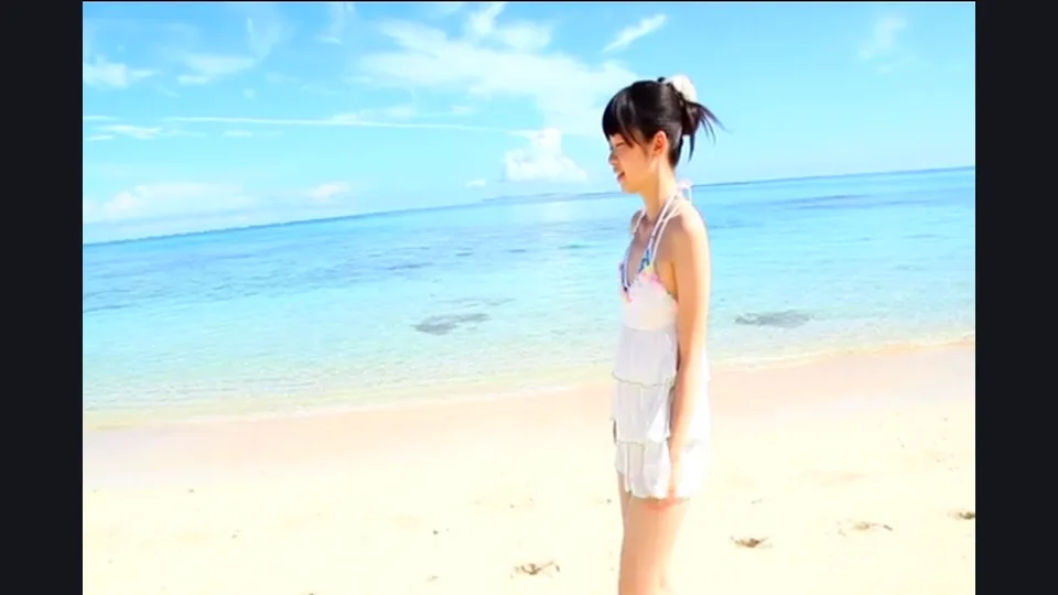 Suzuka Ito 伊東涼々夏 – 涼々夏のしずく沖縄で大胆背面ヌード