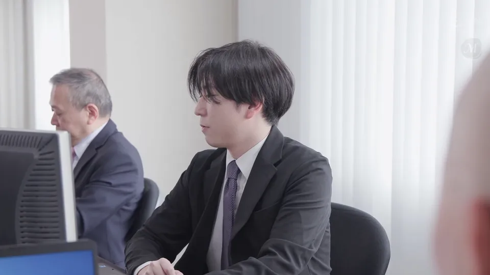 JUR-810 指一本触れられたくないセクハラ上司に膣奥深くまで汚される 絶対服従中出しオフィス