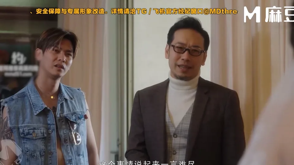 MD-0374 Madou Media Movies MD-0374 結婚式当日、借金を抱えた父親は娘と3Pセックスを強要された。娘が犯されているのを見て彼は勃起せずにはいられませんでした。ハン・ユヤン