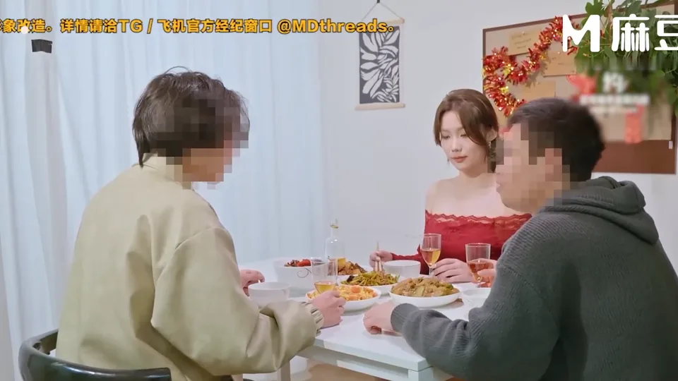 MD-0379 Madou Media Movies MD-0379 元宵節で帰省したコケティッシュな継母とセックスしてしまった。親孝行するために母のおまんこを犯しました。モイエ