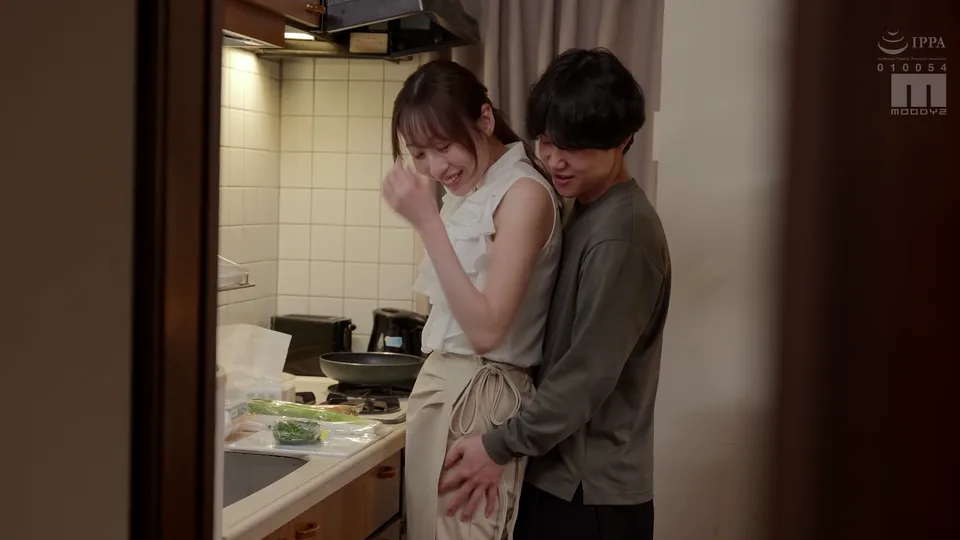 MIKR-125 きれいなお姉さんと過ごす休日って、きっとこんなかんじ。 普段はバリキャリの年上彼女が、休日、僕にだけ見せる素顔。ず～っといちゃいちゃSEX三昧で甘やかされまくる金曜日の夜から日曜日の夜まで 鈴北梨乃