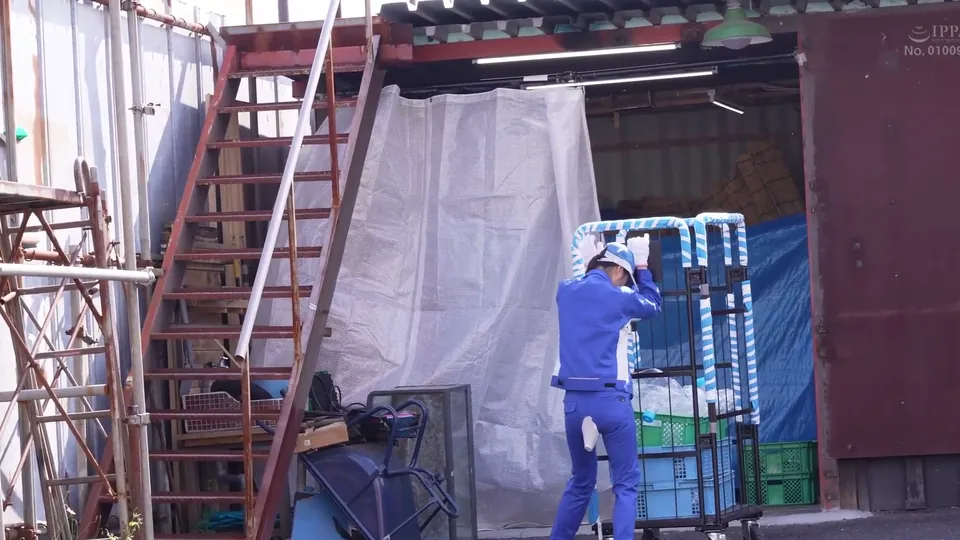 MURIKURI-018 ゴミ回収センターで働く清楚女作業員が体液べちょべちょイキ汚れ堕ち何度も使い廻せる性処理エコマ●コに再利用ww