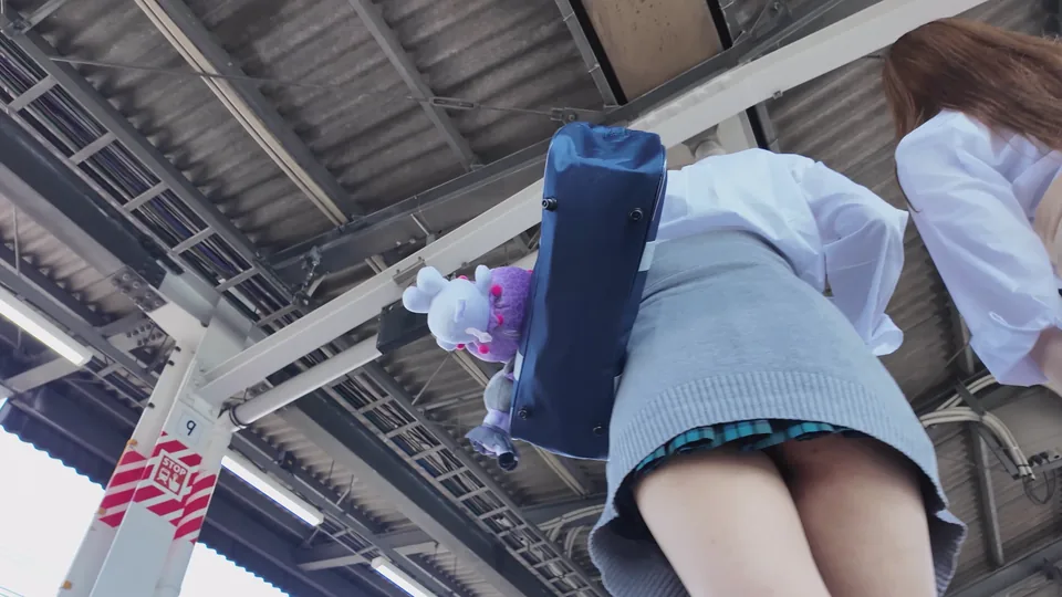 36食い込みが激しい制服女子