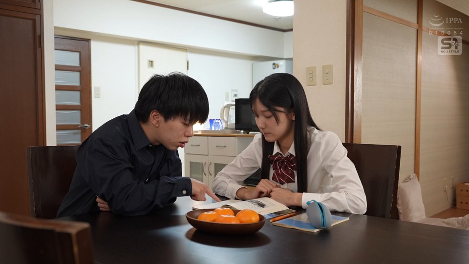 SNOS-327 清楚な妹の不注意パンチラに飛び込みたい。可愛い義妹と僕の年末年始の出来事― 初美なのか