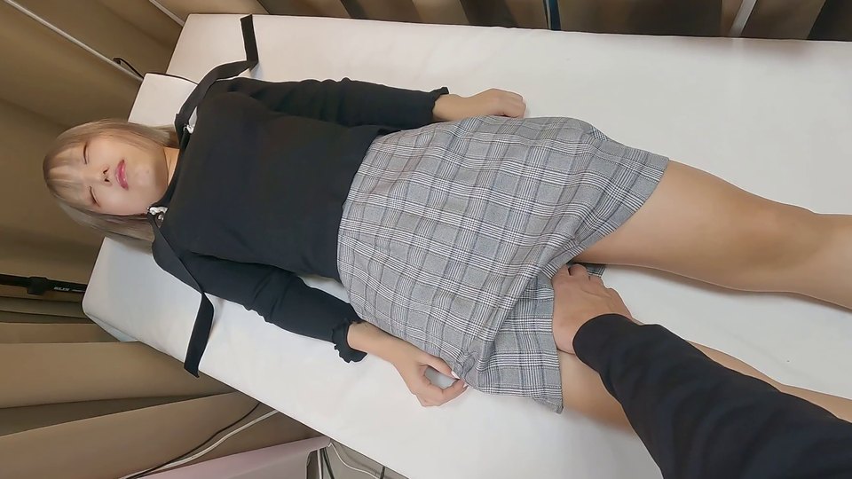 【ハメ撮り治療院】搾乳セックスの快感にあらがえず舌が飛び出る地下アイドル